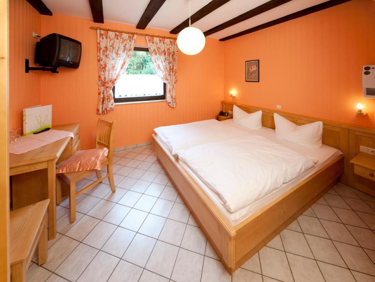 Gasthaus Zur Wolfsschlucht Hotel Sugenheim Luaran gambar